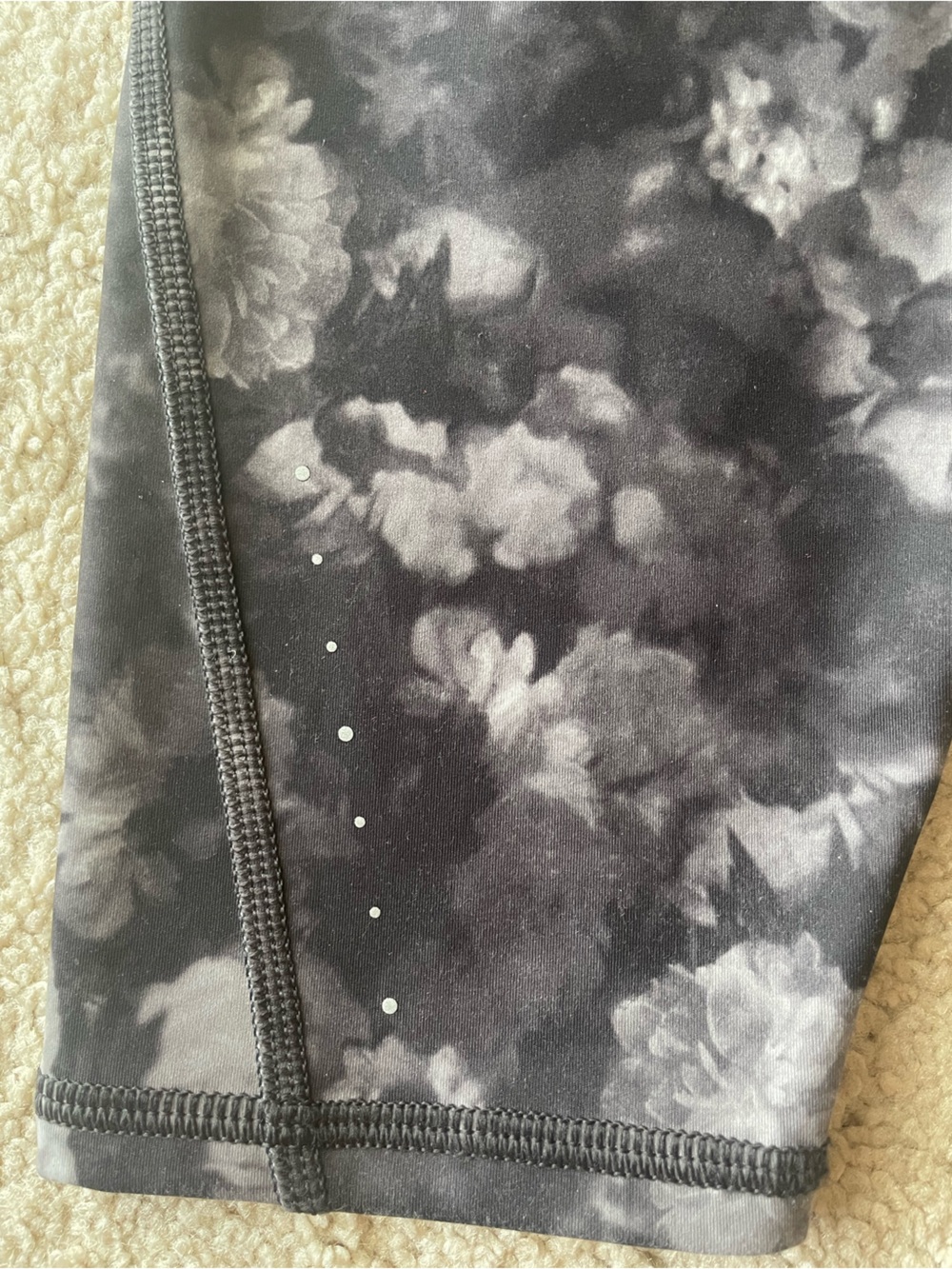 Athleta Black Gray Rainier Printed Tight Women’s Size M Floral Yoga Athleisure - Picture 6 of 9